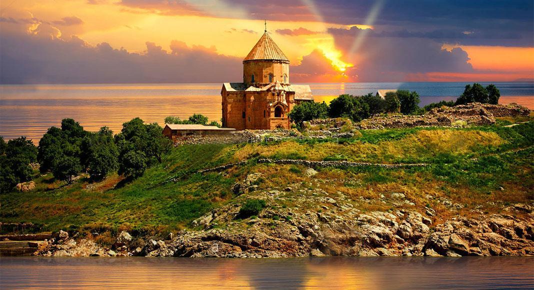 راهنمای جامع سفر به وان