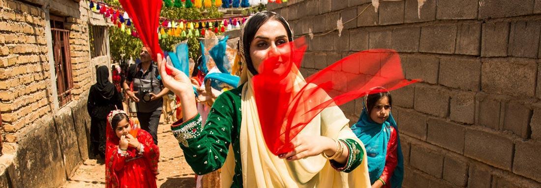 تصاویر عروسی سنتی بختیاری ها ، رنگ های شاد پوشش سنتی زنان بختیاری را ببینید