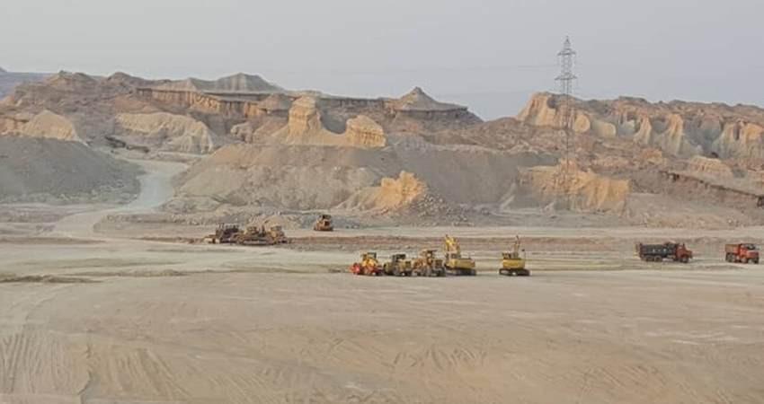 راه ها را به سرزمین خورشید بسته اند