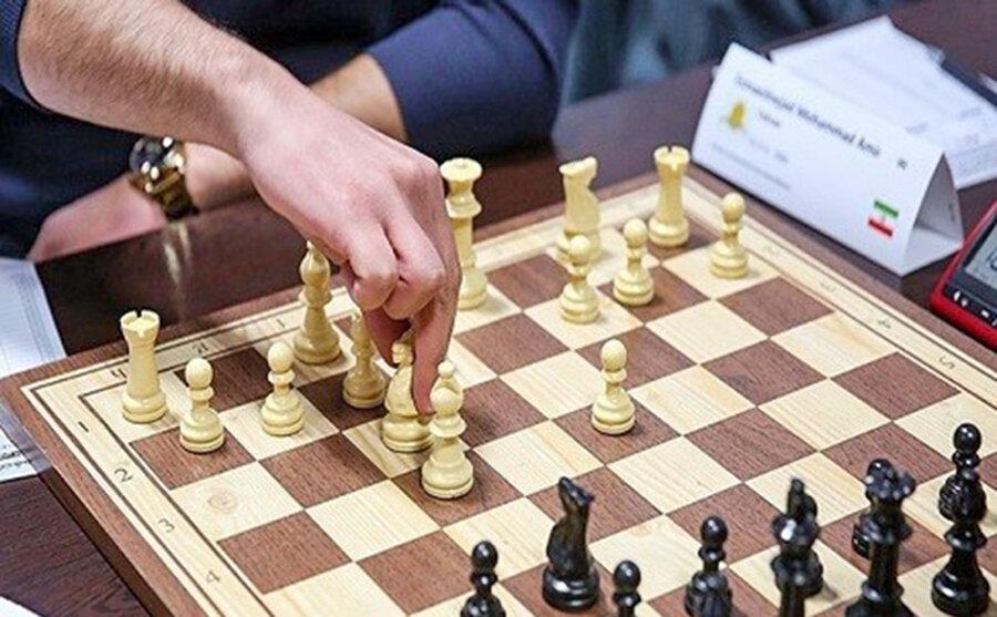 آرش داغلی جام قهرمانی پیکارهای بین المللی شطرنج آفتاب را بالای سر برد