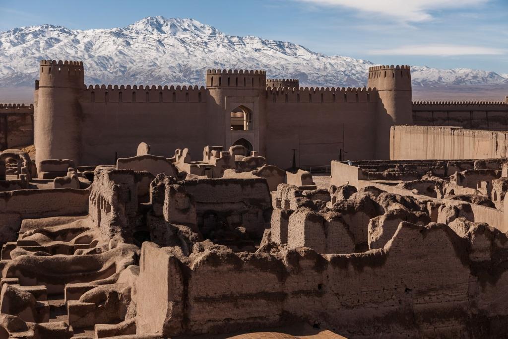 ارگ تاریخی راین ، بزرگترین بنای خشتی دنیا Rayen Citadel