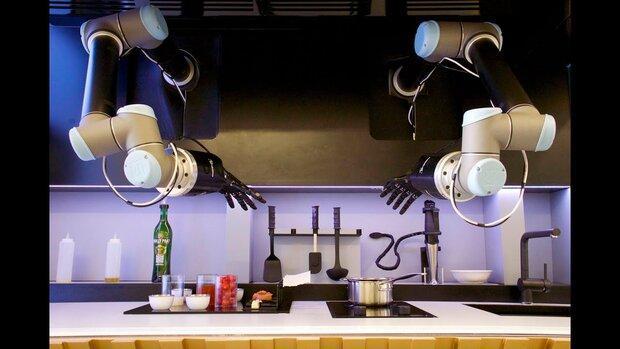بازوهای رباتیک برای شما آشپزی می کنند