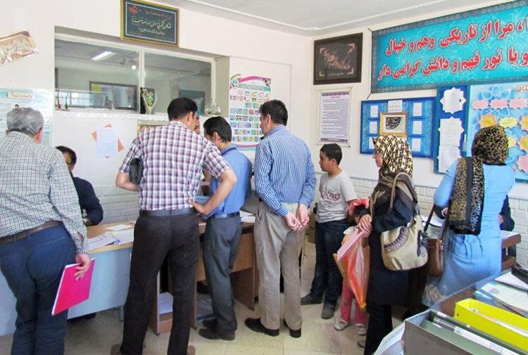 روشنایی چراغ مدارس با همت مردم