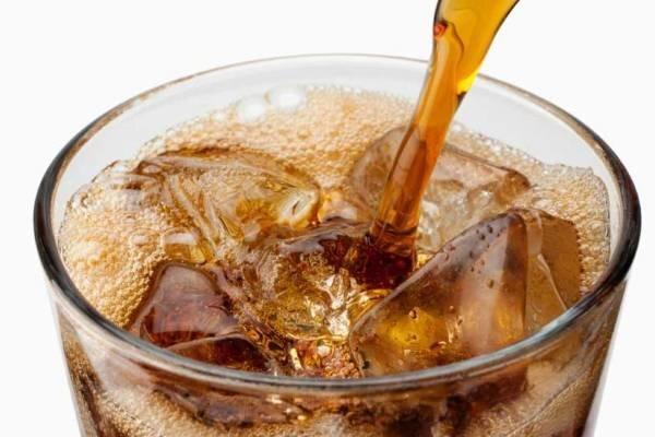 مصرف نوشابه های گازدار موجب کاهش طول عمر می گردد