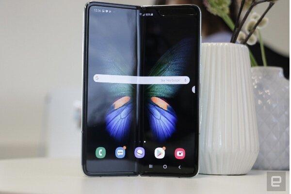 گلکسی فولد را کنار سکه یا کلید نگذارید !