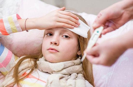 تَب و اندازه گیری درجه حرارت بدن فرزندتان