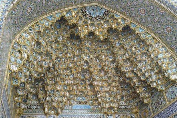 جان بخشیدن به نقش و نگارها با عشق به علی ابن موسی الرضا(ع) جان بخشیدن به نقش و نگارها با عشق به علی ابن موسی الرضا(ع)