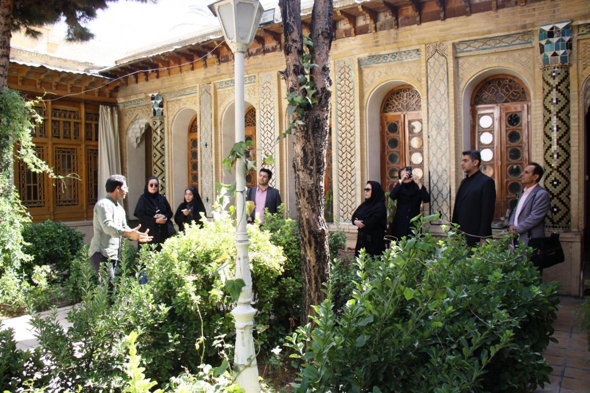 برگزاری تور آشناسازی فعالان حوزه رسانه در راستا گردشگری گذر سنگ سیاه شیراز