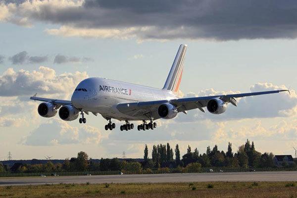 فرود اضطراری دو هواپیمای فرانسوی در پی تهدید به بمب گذاری