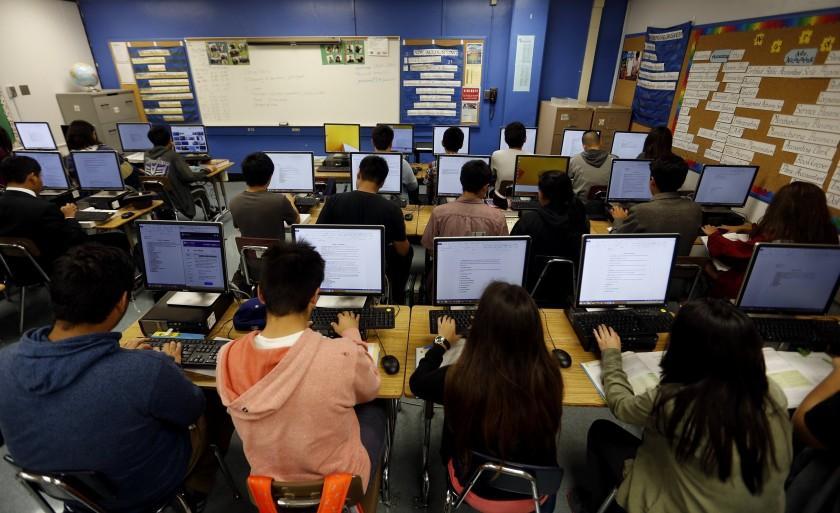 قدم اول کالیفرنیا برای دانش آموزان: بیشتر بخوابید و دیرتر به مدرسه بروید