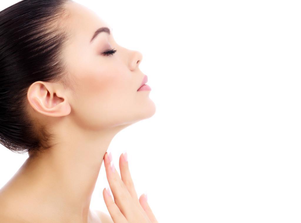 چگونه پوست گردن را 10 سال جوان تر کنیم؟