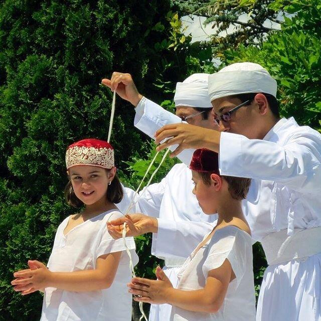 فیلم ، آئین جالب کشتی بندی زرتشتیان یزدی ، ماجرای 72 نخی که زن موبد به هم می بافد