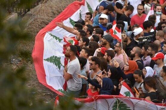 لبنان همچنان ناآرام است؛ معترضان چادر برپا کردند