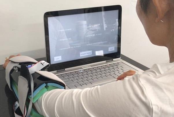 با گجت جدید پیامک و ایمیل را روی دست تان بخوانید