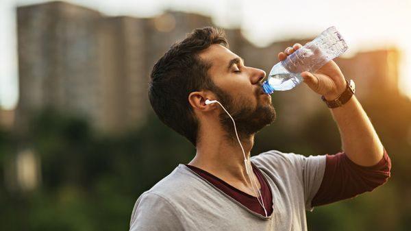 کدام نوشیدنی ها مناسب ورزش و بدنسازی هستند؟ کدام نوشیدنی ها مناسب ورزش و بدنسازی هستند؟