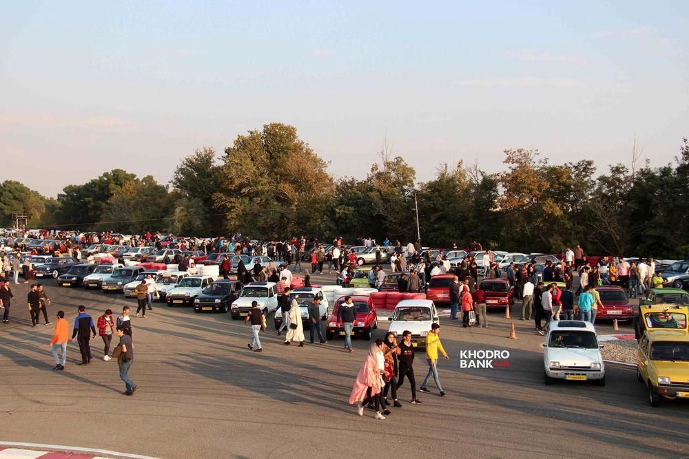 گردهمایی بزرگ خودروهای کلاسیک در آزادی