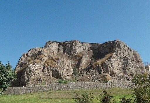 لایه نگاری در یکی از شاخص ترین تپه های باستانی حوزه زاگرس مرکزی