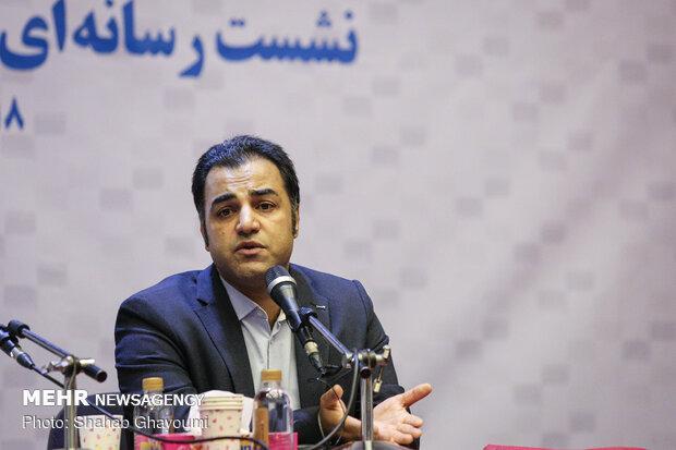 آرش عباسی در تئاتر شهر پارتی راه می اندازد آرش عباسی در تئاتر شهر پارتی راه می اندازد
