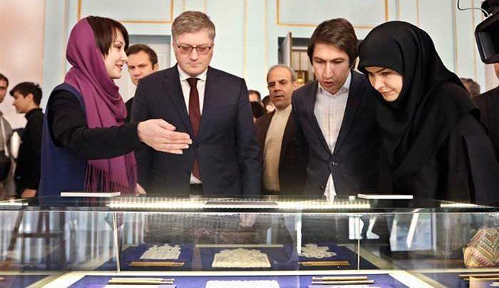 نمایشگاه لباس ها و دست بافته های سنتی روسیه در مجموعه فرهنگی تاریخی نیاوران