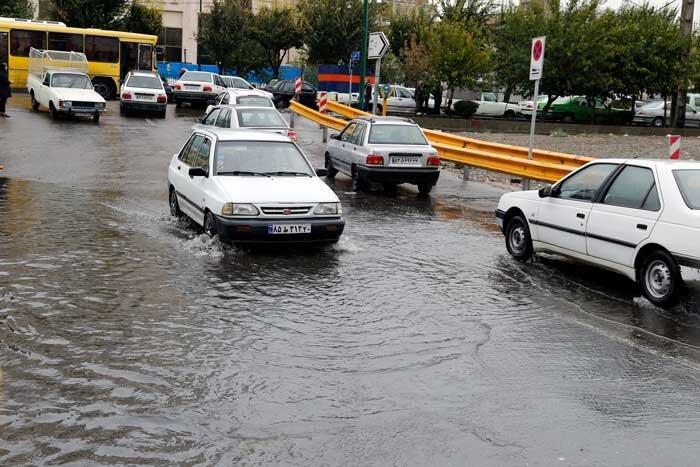 مهار آبچاله ها درخیابان های اصلی منطقه 18