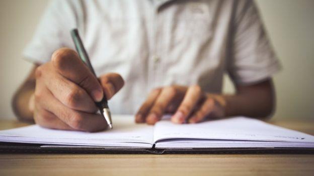 26 گوسفند و 10 بز در کشتی ، ناخدا چند ساله است؟