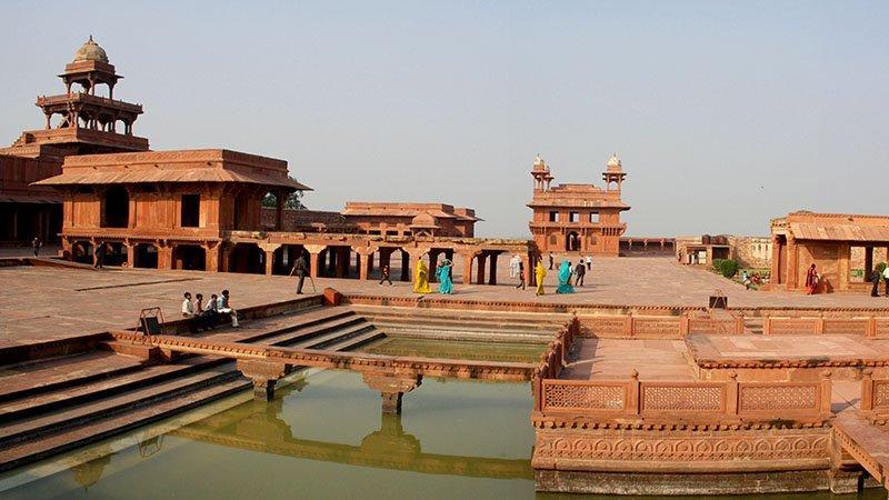 فاتح پور سیکری، امپراتوری رهاشده مغول ها