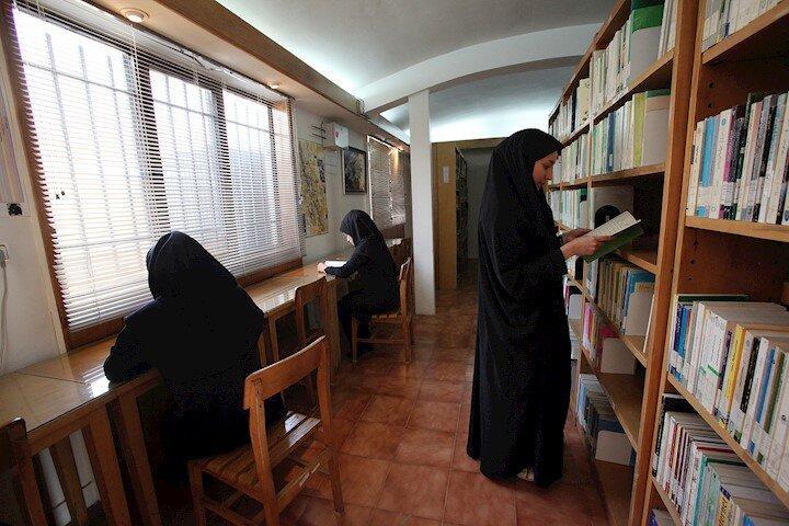دختران دانش آموز داستان نویس حرفه ای می شوند دختران دانش آموز داستان نویس حرفه ای می شوند
