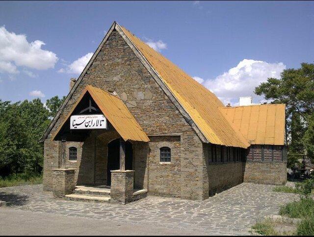 کلیسای قاجاری در همدان پارکینگ ماشین های بیمارستان شد