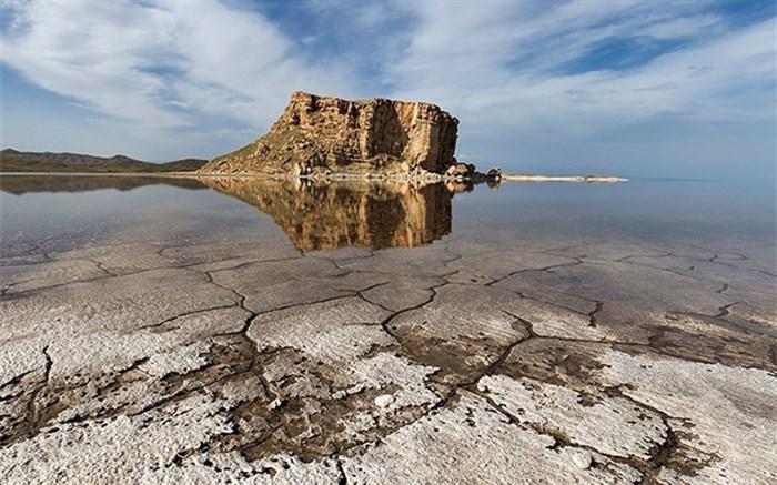 کانون های جدید گرد و غبار بخش های خشک شده دریاچه ارومیه شناسایی شد