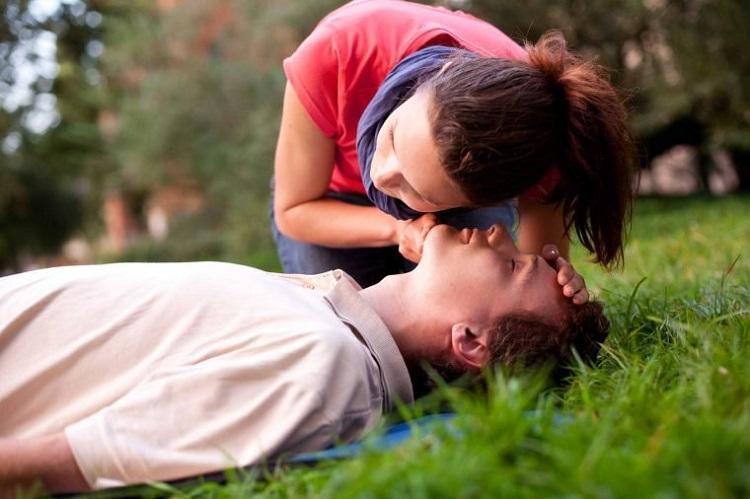 7 گام برای انجام CPR یا احیای قلبی ریوی