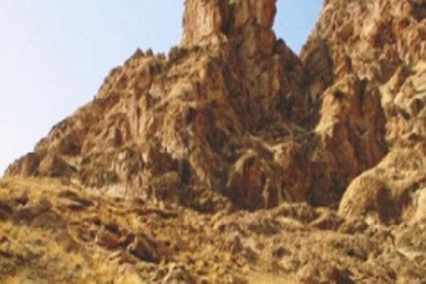 تخریب کوه بُهُرز در سمیرم به دلیل فعالیت کارخانه آب معدنی