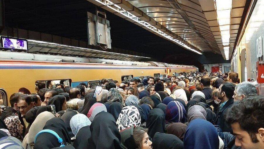 واگن های کم و مسافران بسیار واگن های کم و مسافران بسیار
