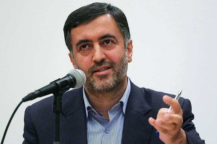 گنجی: کسی که کار مالی می نماید نباید وارد مجلس گردد، روشنفکر نباید وارد قدرت گردد، چون ملاحظات حکومت را نمیفهمد