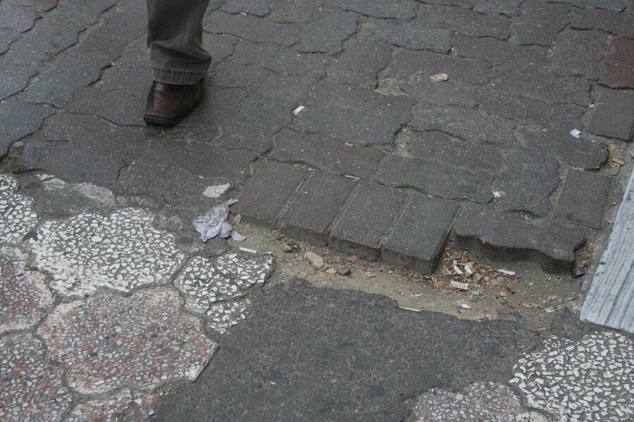 اینجا سنگفرش ها لق می زنند!