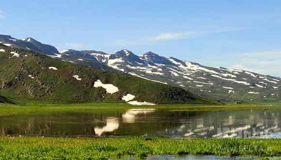 دریاچه نئور ؛ قرمزی گلای تو، تو هیچ مداد رنگی نیست دریاچه نئور ؛ قرمزی گلای تو، تو هیچ مداد رنگی نیست
