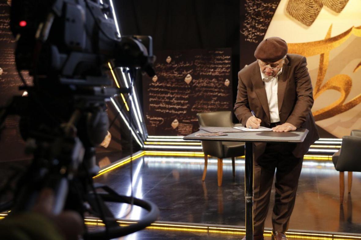 محمد جواد حق شناس مهمان دستخط می گردد