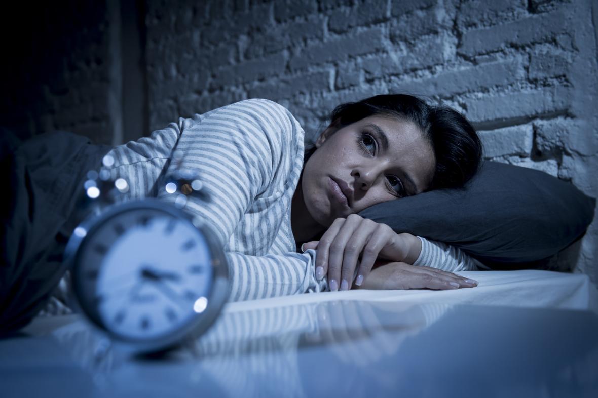 کم خوابی چه بلایی سر خانم ها می آورد؟