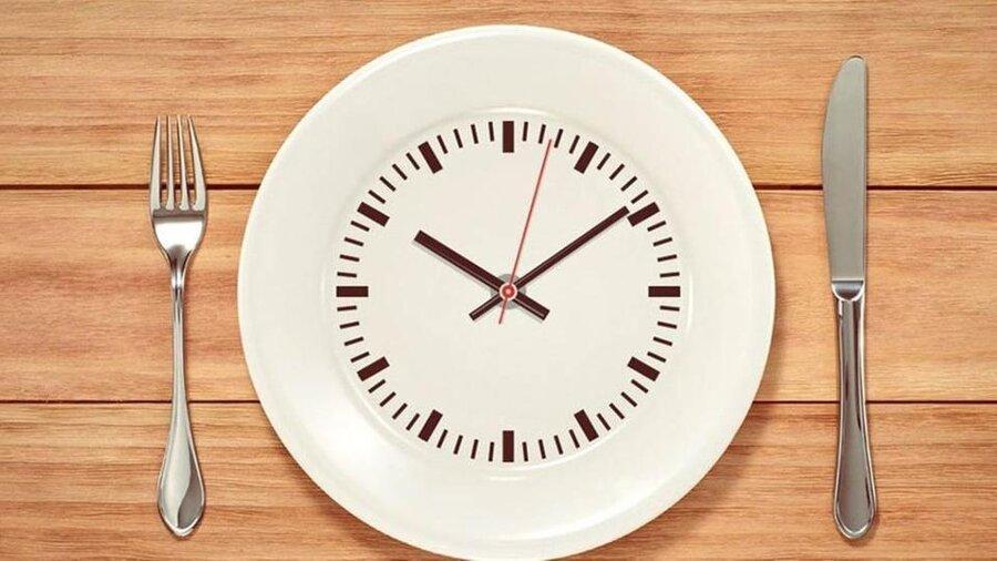 کدام خوراکی ها را نباید بعد از ساعت 16 مصرف کنیم؟