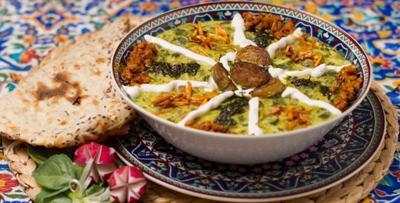 طرز تهیه آش بادمجان با دو روش متفاوت