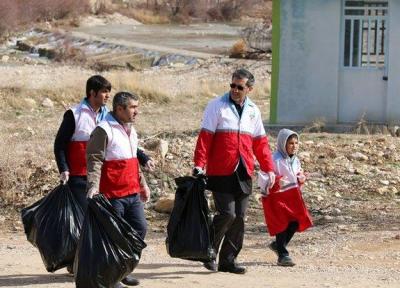 جمع آوری زباله های حاشیه رود بشار توسط مدیران دانشگاه یاسوج