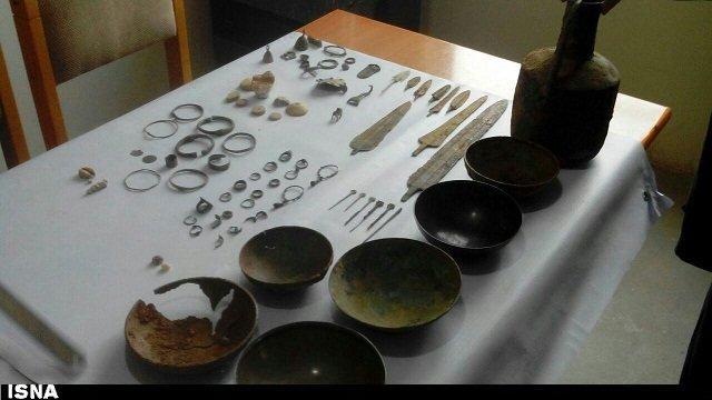 شهروندان ابهری، اشیای تاریخی خود را به موزه بردند شهروندان ابهری، اشیای تاریخی خود را به موزه بردند