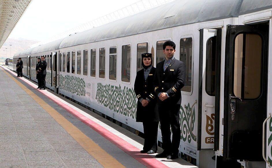 خبرنگاران ورود قطار مسافربری به مشهد به چهار رام کاهش یافت