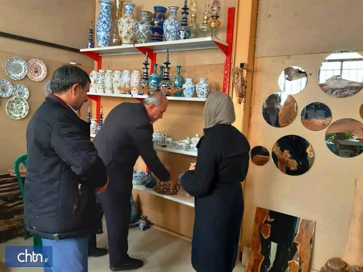 بازدید فرماندار از کارگاه های صنایع دستی قروه کردستان بازدید فرماندار از کارگاه های صنایع دستی قروه کردستان