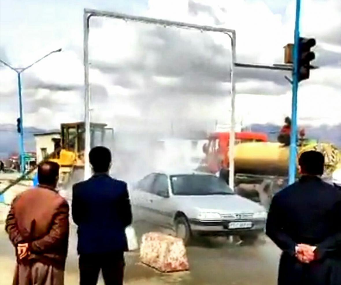 خبرنگاران علمک گندزدایی در سردشت راه اندازی شد خبرنگاران علمک گندزدایی در سردشت راه اندازی شد