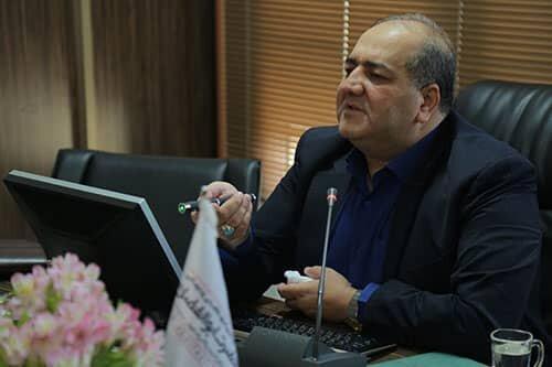 دست آلوده را به چشمانتان نمالید