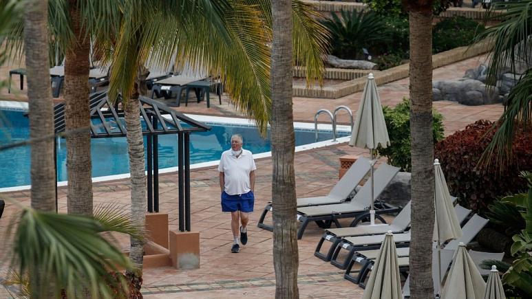 مرد اسپانیایی هتل خود را تبدیل به پناهگاه مهاجران کرد