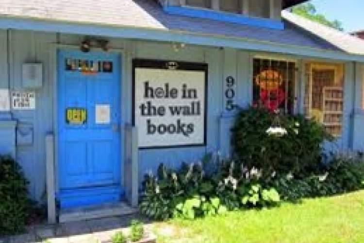 حفره ای در دیوار، یک کتابفروشی دسته دوم در ویرجینیا