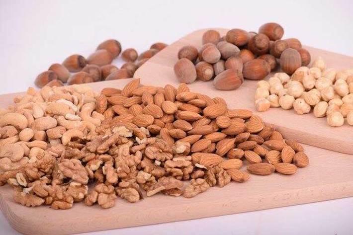 بیش از اندازه آجیل و دانه های طبیعی می خورید؟