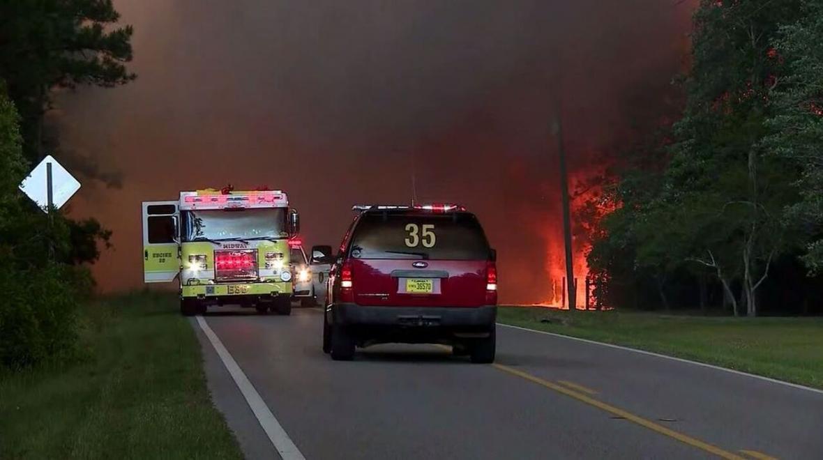 خبرنگاران آتش سوزی در فلوریدا هزاران نفر را بی خانمان کرد