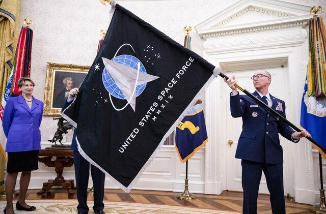 نیروی فضایی آمریکا صاحب پرچم شد